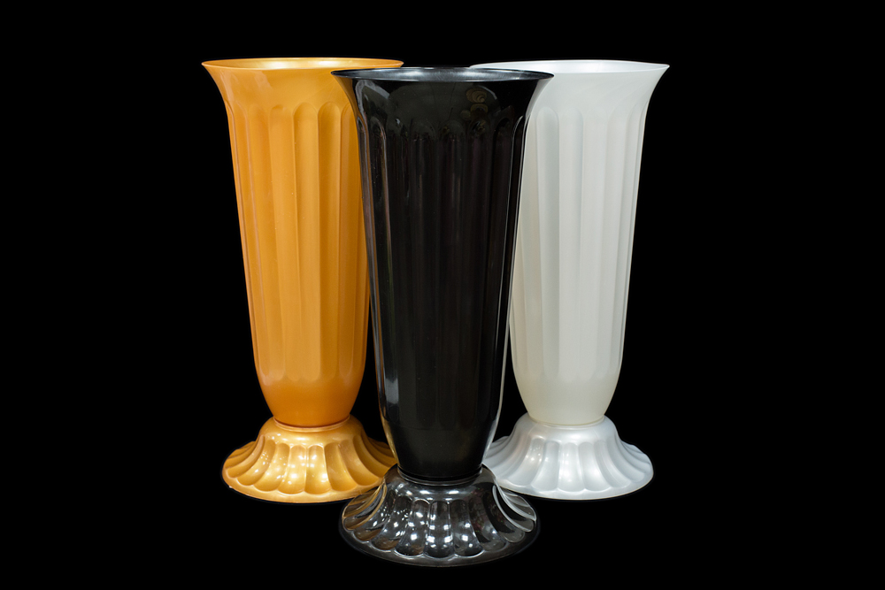 Авито купить вазу ставрополь. Ваза ритуальная пластиковая н-45 вп2. Пластиковые вазы для цветов. Ваза для цветов пластиковая напольная. Ваза пластиковая для цветов.